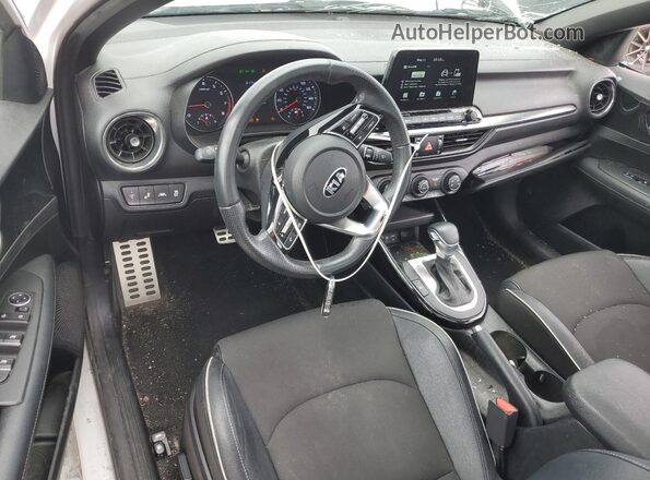 3KPF34AD5ME403141 2021 KIA FORTE Белый Вид панели приборов