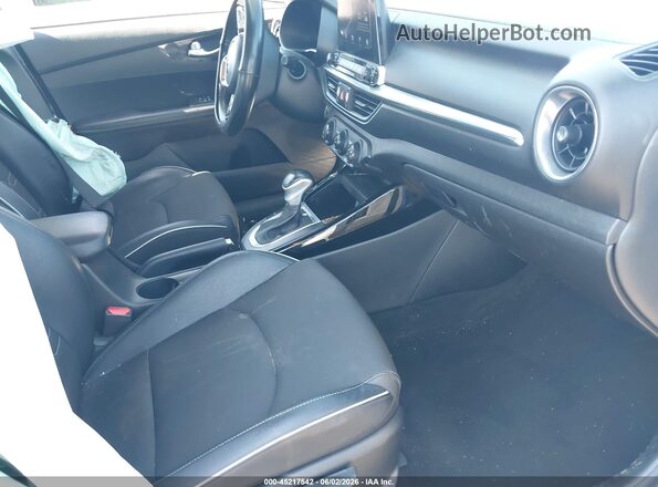 3KPF34AD6ME313819 2021 KIA FORTE Blue წინა სალონის ხედი