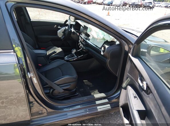 3KPF34AD9ME333532 2021 KIA FORTE Gray Vista interior delantera