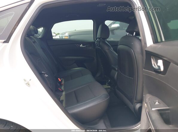 3KPF34ADXME298404 2021 KIA FORTE White Widok naklejki z numerem VIN