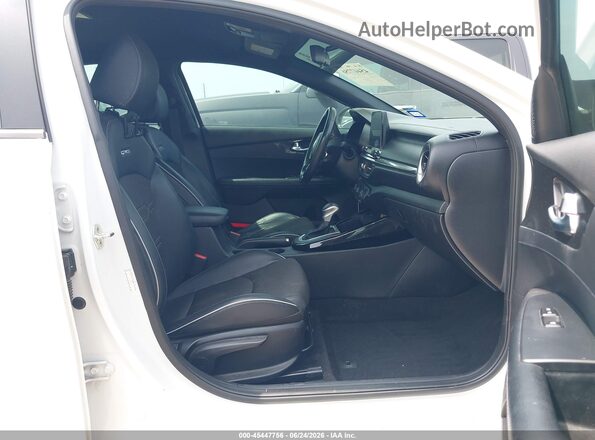 3KPF34ADXME298404 2021 KIA FORTE White Widok wnętrza z przodu