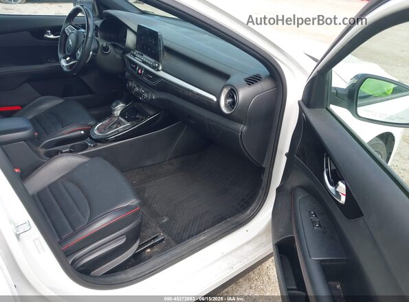 3KPF44AC1ME380994 2021 KIA FORTE White Vista interior delantera