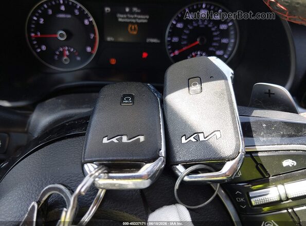 3KPF44AC2RE831017 2024 KIA FORTE Серебряный Вид панели приборов