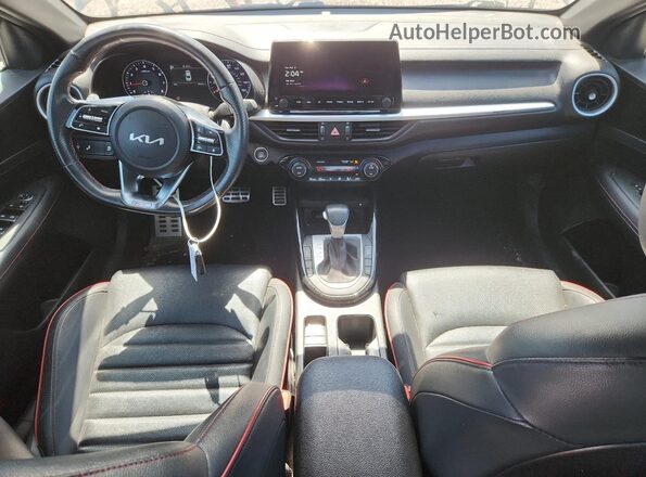 3KPF44AC3PE625668 2023 KIA FORTE Gray Widok deski rozdzielczej