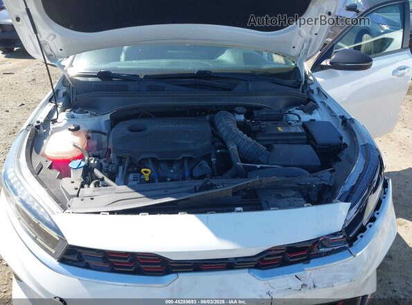3KPF44AC5NE453060 2022 KIA FORTE White Вид ззаду