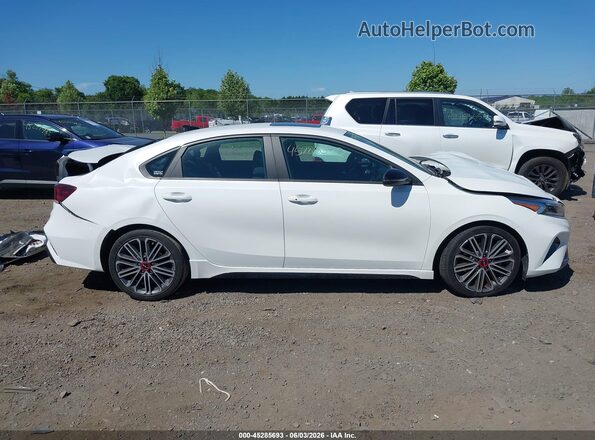 3KPF44AC5NE453060 2022 KIA FORTE White Вид задньої частини салону