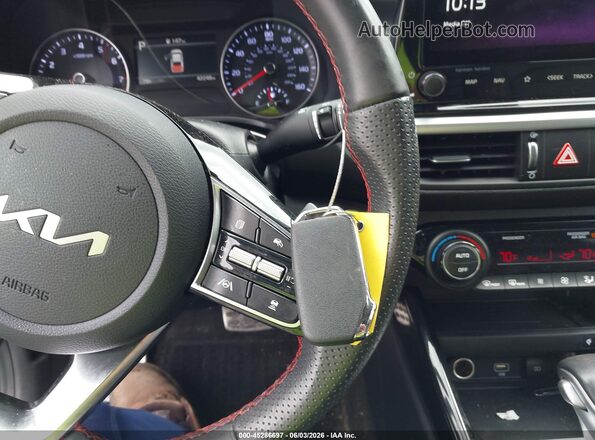3KPF44AC5RE715861 2024 KIA FORTE Silver Dashboard view