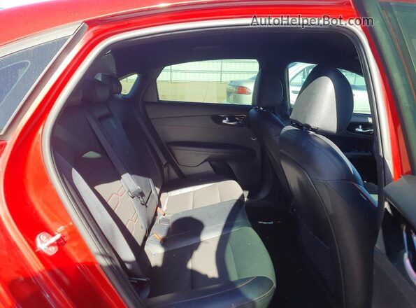 3KPF44AC6PE542963 2023 KIA FORTE Red Widok tylnych siedzeń