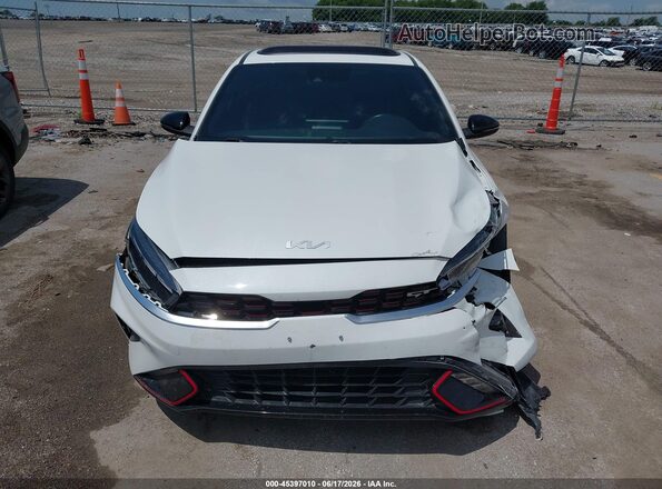 3KPF44AC7NE424806 2022 KIA FORTE White Widok z przodu