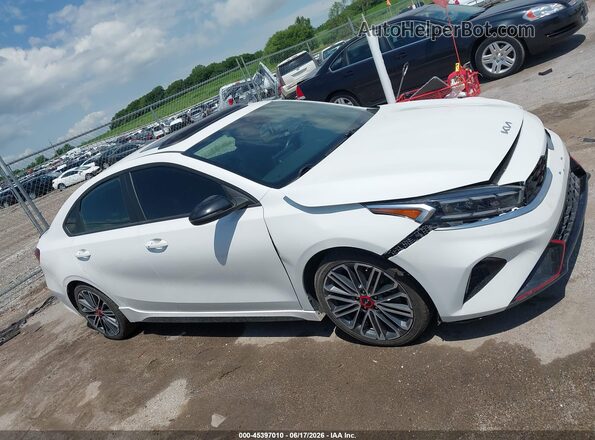 3KPF44AC7NE424806 2022 KIA FORTE White Widok wnętrza z tyłu