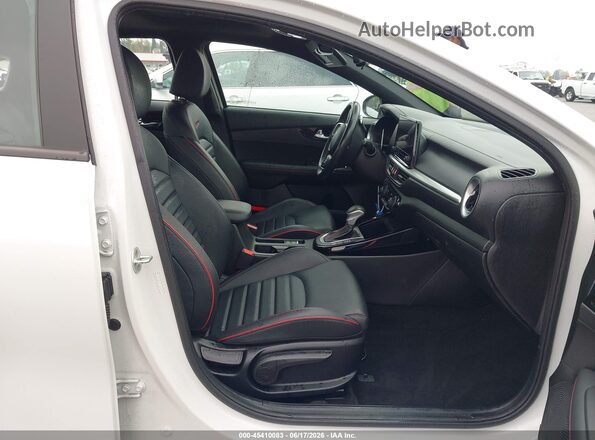 3KPF44AC9PE584124 2023 KIA FORTE White წინა სალონის ხედი