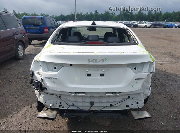 3KPF44ACXRE824509 2024 KIA FORTE White Դիմացի տեսք