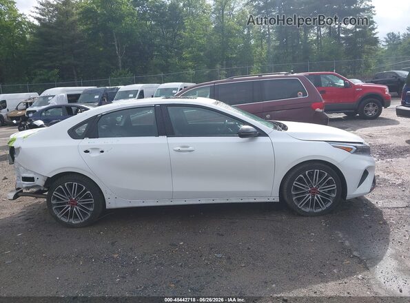 3KPF44ACXRE824509 2024 KIA FORTE White Սալոնի 360 աստիճան տեսք