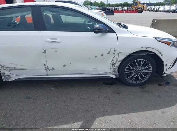 3KPF54AD0NE440299 2022 KIA FORTE White Vista frontal