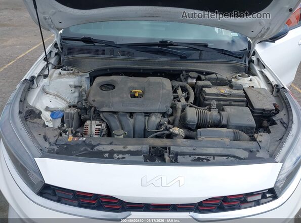 3KPF54AD0NE440299 2022 KIA FORTE White Vista trasera