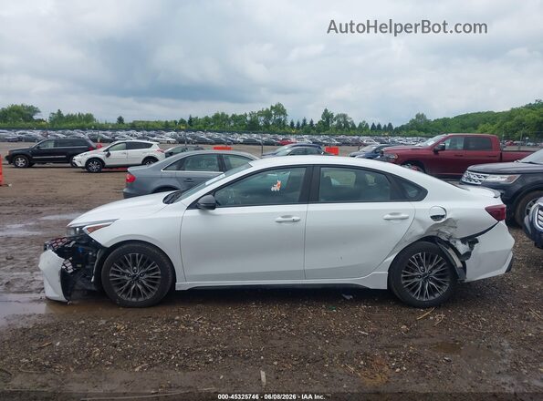 3KPF54AD0NE445678 2022 KIA FORTE White Սալոնի 360 աստիճան տեսք