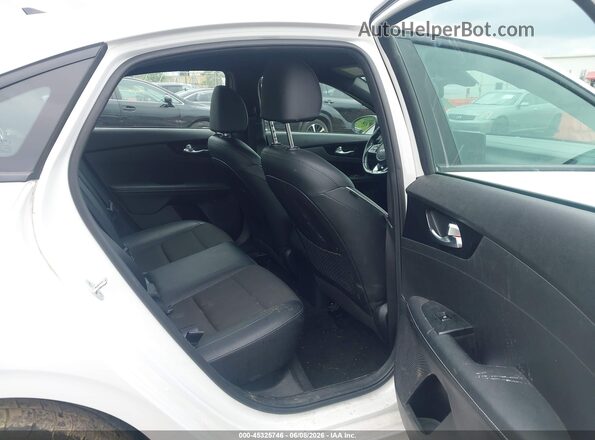 3KPF54AD0NE445678 2022 KIA FORTE White VIN կոդի պիտակի տեսք