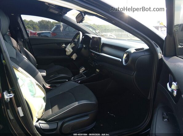 3KPF54AD0NE496324 2022 KIA FORTE Black Widok wnętrza z przodu