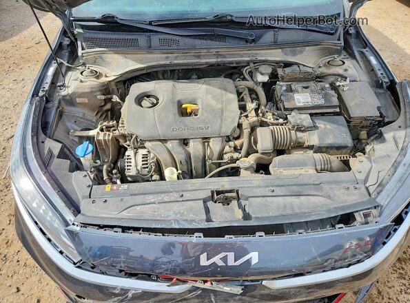 3KPF54AD0PE584633 2023 KIA FORTE Gray Widok wnętrza z tyłu