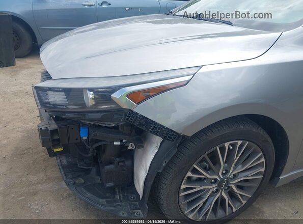 3KPF54AD2PE528418 2023 KIA FORTE Silver Вид спереду