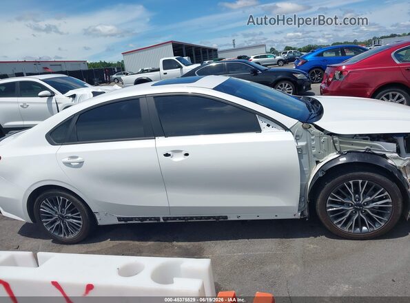3KPF54AD3PE582844 2023 KIA FORTE White Սալոնի 360 աստիճան տեսք