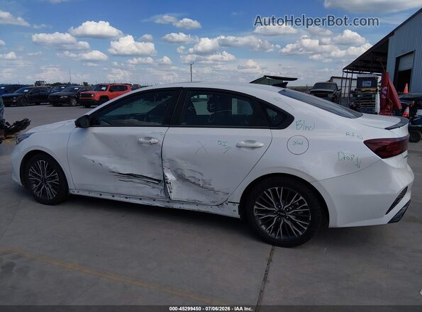 3KPF54AD3PE635008 2023 KIA FORTE White 