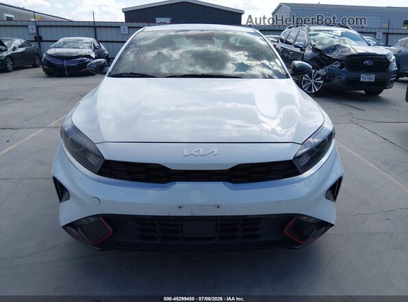 3KPF54AD3PE635008 2023 KIA FORTE White Widok wnętrza 360 stopni