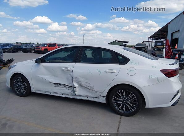 3KPF54AD3PE635008 2023 KIA FORTE White Widok zestawu wskaźników