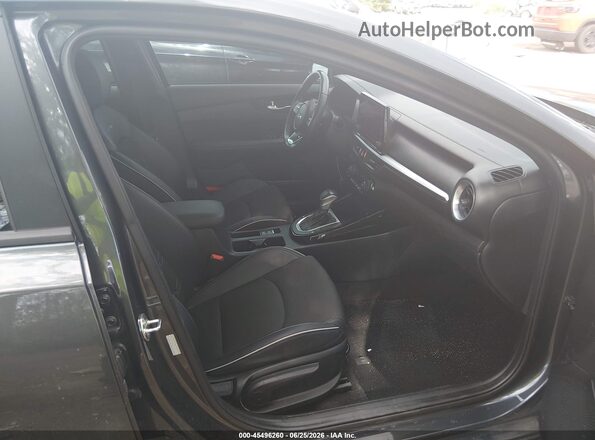 3KPF54AD3PE642718 2023 KIA FORTE Gray Vista interior delantera