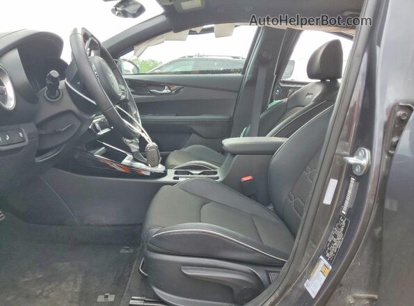 3KPF54AD3RE746208 2024 KIA FORTE Gray Front interior view