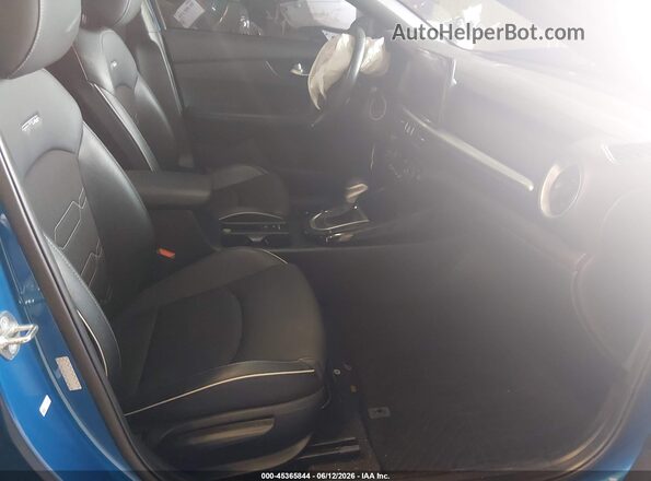 3KPF54AD4PE652593 2023 KIA FORTE Blue Вид салону спереду