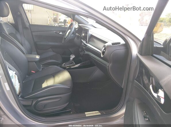3KPF54AD4RE776771 2024 KIA FORTE Gray Front interior view