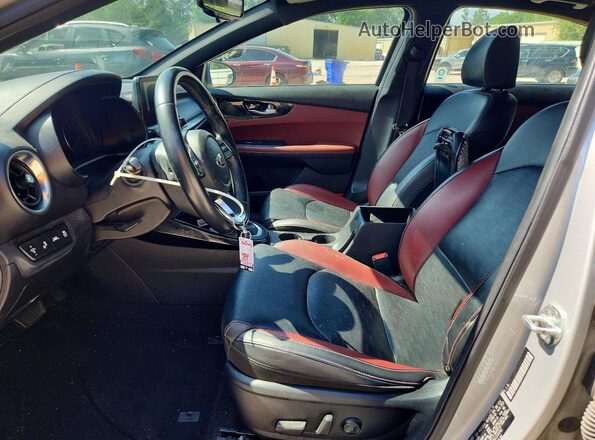 3KPF54AD5LE210741 2020 KIA FORTE Silver Front interior view