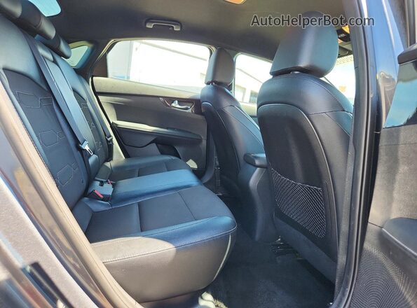 3KPF54AD5PE580089 2023 KIA FORTE Gray Vista de los asientos traseros