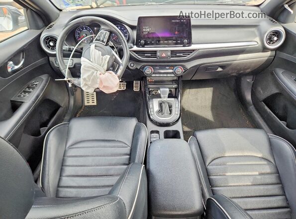 3KPF54AD5PE650805 2023 KIA FORTE Белый Вид панели приборов