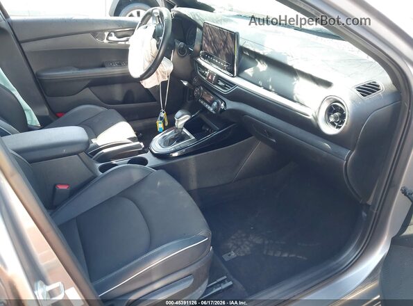 3KPF54AD5PE673033 2023 KIA FORTE Gray Вид салону спереду