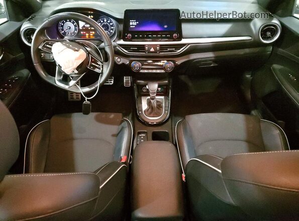 3KPF54AD5RE745531 2024 KIA FORTE Угольный Вид панели приборов