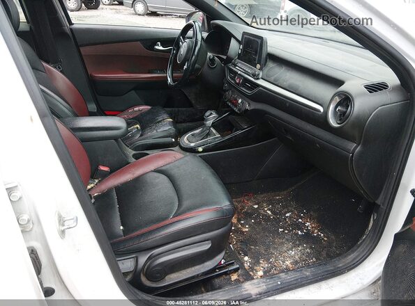 3KPF54AD6KE055471 2019 KIA FORTE Белый Вид салона спереди