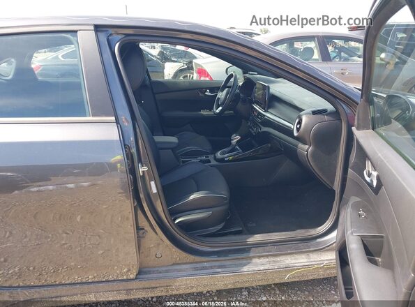 3KPF54AD6RE833603 2024 KIA FORTE Серый Вид салона спереди