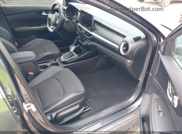 3KPF54AD7NE422365 2022 KIA FORTE Gray Vista interior delantera