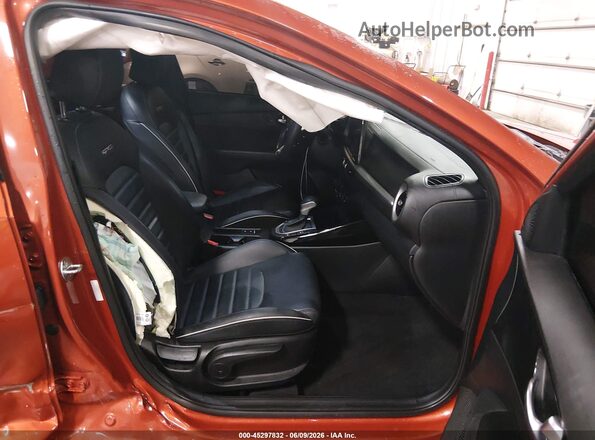 3KPF54AD7PE684969 2023 KIA FORTE Orange Front interior view