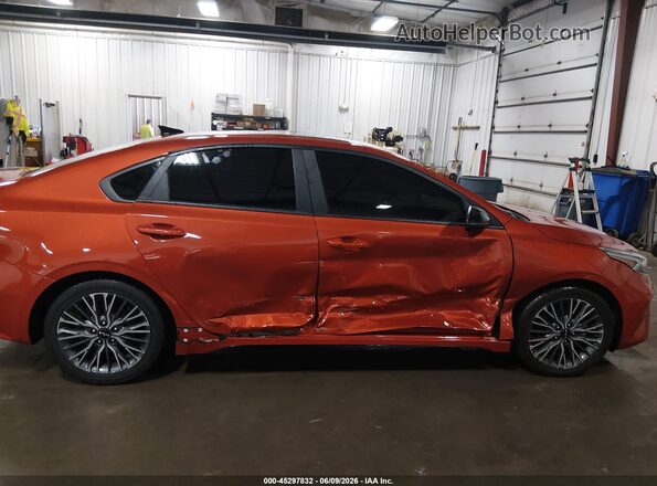 3KPF54AD7PE684969 2023 KIA FORTE Orange Front view