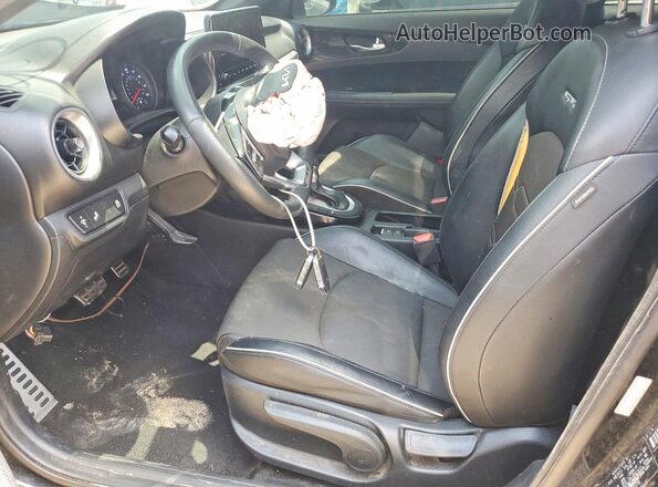 3KPF54AD7RE710778 2024 KIA FORTE Черный Вид салона спереди