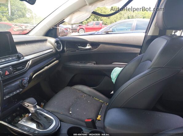 3KPF54AD8ME337694 2021 KIA FORTE Black Front interior view