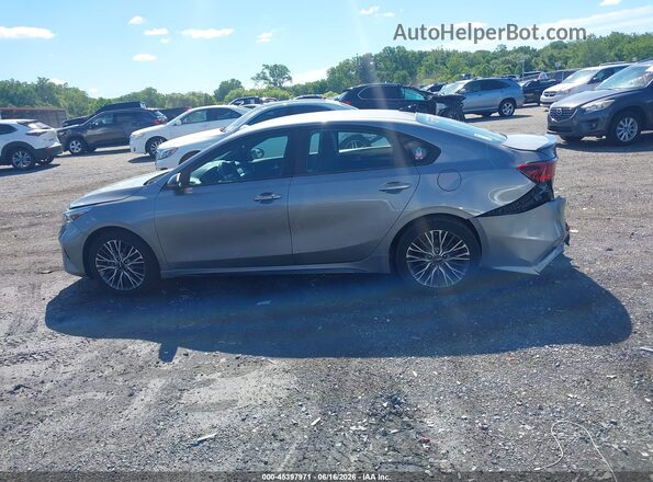 3KPF54AD8NE447095 2022 KIA FORTE Gray Widok wnętrza 360 stopni