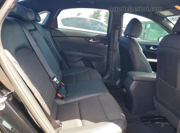 3KPF54AD8PE553288 2023 KIA FORTE Black 