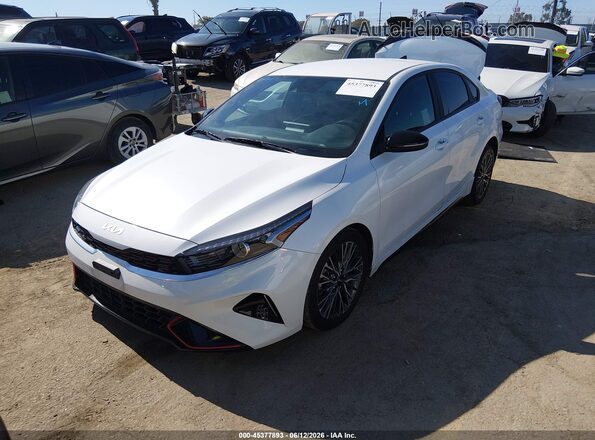 3KPF54AD8PE610685 2023 KIA FORTE White წინა მარცხენა ხედი სამი მეოთხედიდან
