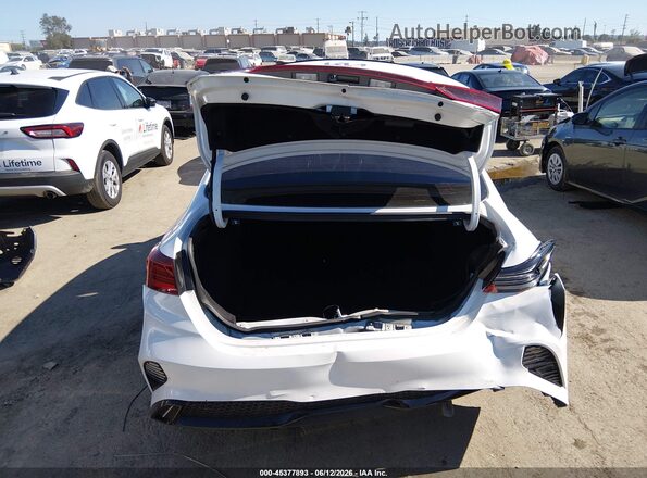 3KPF54AD8PE610685 2023 KIA FORTE White 