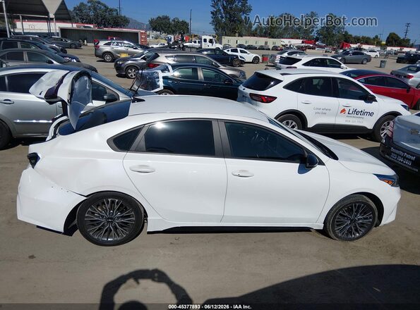 3KPF54AD8PE610685 2023 KIA FORTE White უკანა სალონის ხედი