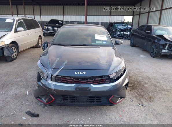 3KPF54AD8RE715052 2024 KIA FORTE Gray Widok deski rozdzielczej